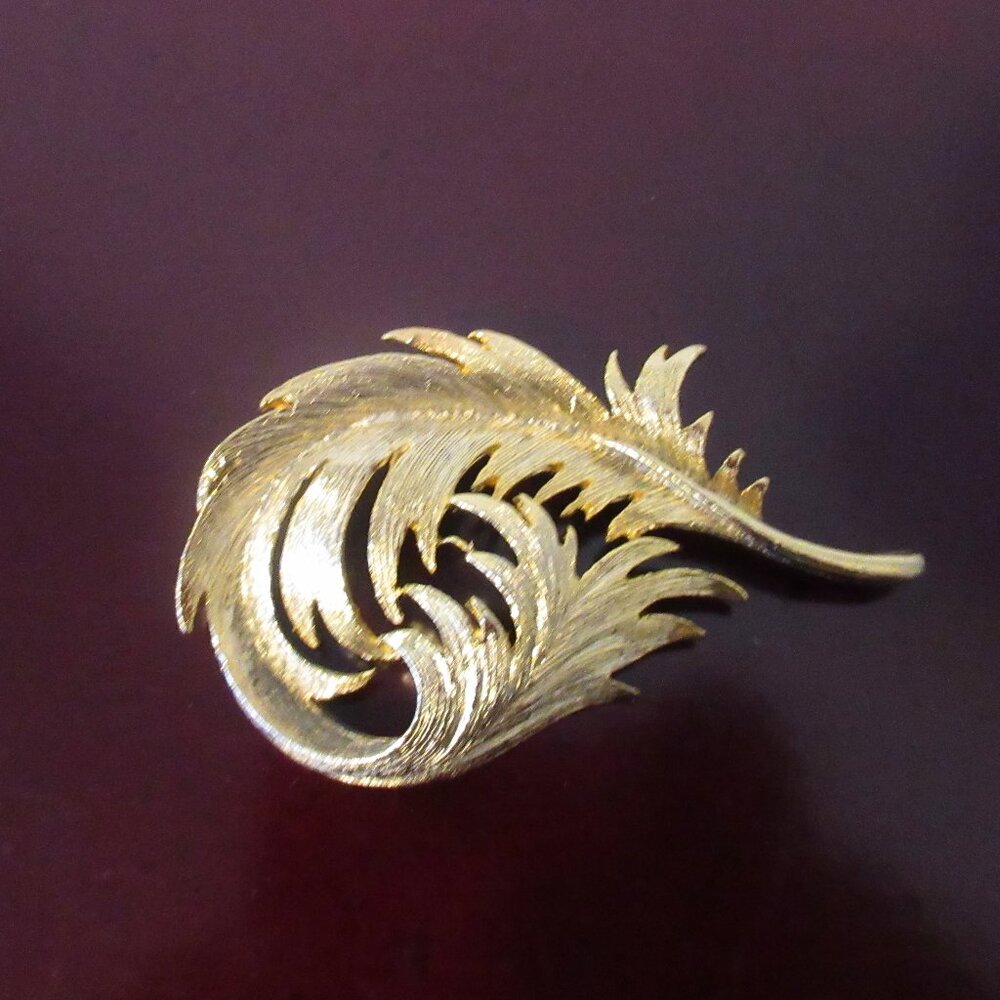 Vintage Large Feather Pin Brooch Gold Plated